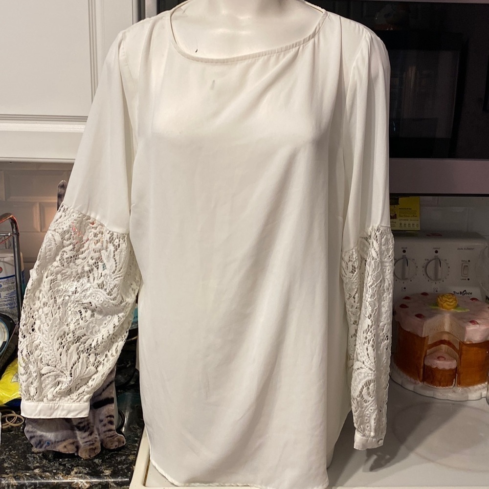 L womens Apt 9 solid off white long lacy sleeve blouse size XL